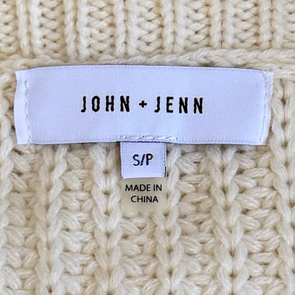 John + Jenn Cream V-Neck Long Sleeve Cable Knit Sweater Size Small - Picture 4 of 6